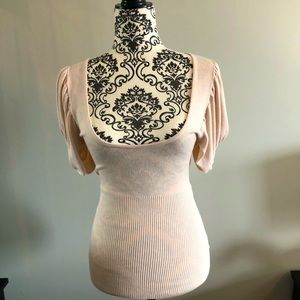 Open shoulder contour fitted top by Urban Behavior